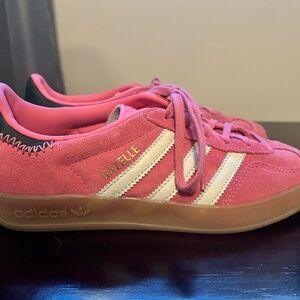 Women’s Adidas Gazelle size 6